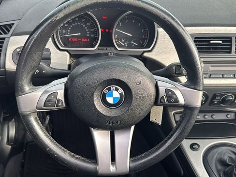 Used 2005 BMW Z4 2.5i image 22
