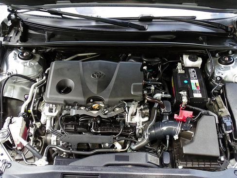 Used 2020 Toyota Camry SE FWD image 18