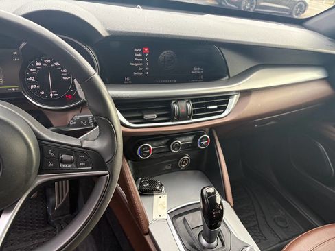 Used 2018 Alfa Romeo Stelvio Ti Sport image 10