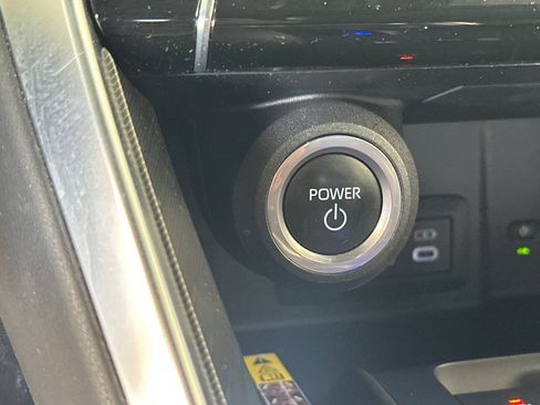 Used 2023 Toyota Venza XLE AWD/4WD image 21