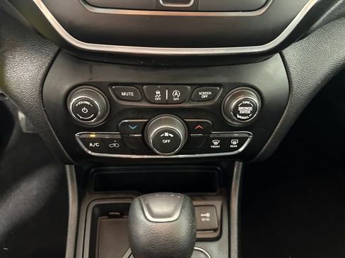 Used 2020 Jeep Cherokee Latitude image 34