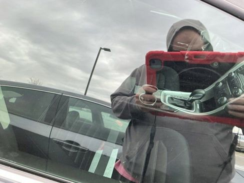 Used 2015 Ford Fusion SE image 18