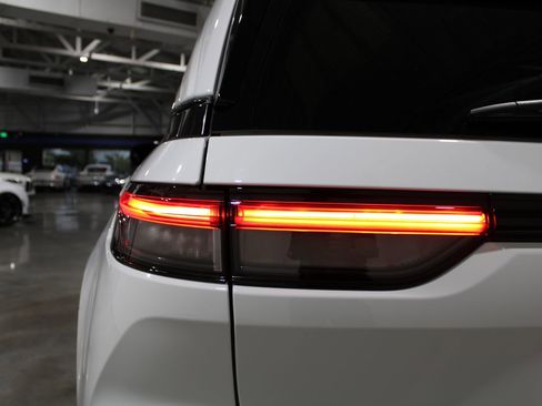 Used 2022 Jeep Grand Cherokee Altitude image 12