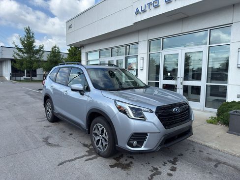 Used 2023 Subaru Forester Premium AWD/4WD image 7