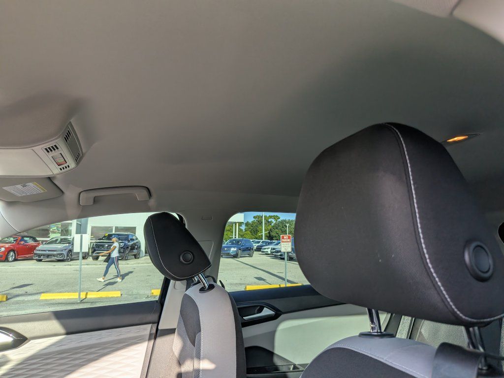 Certified 2022 Volkswagen Taos S FWD image 18