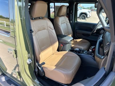 Used 2023 Jeep Wrangler Unlimited Sahara AWD/4WD image 26