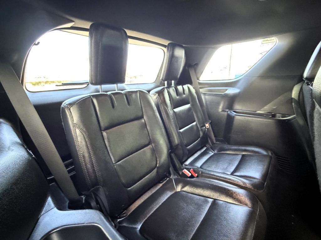 Used 2019 Ford Explorer XLT w/ Equipment Group 202A FWD image 16