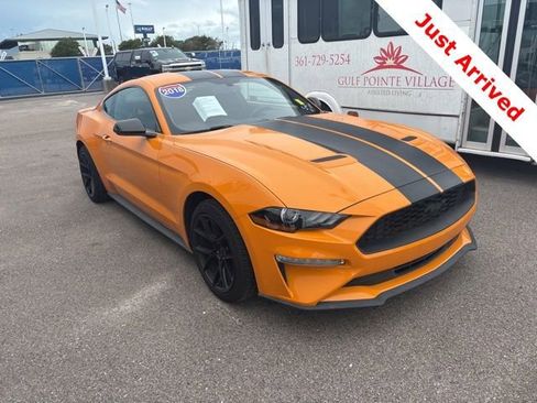 Used 2018 Ford Mustang Coupe RWD image 9