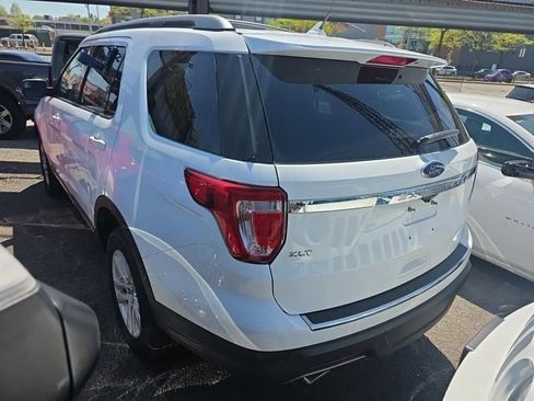 Used 2018 Ford Explorer XLT w/ Equipment Group 202A AWD/4WD image 3