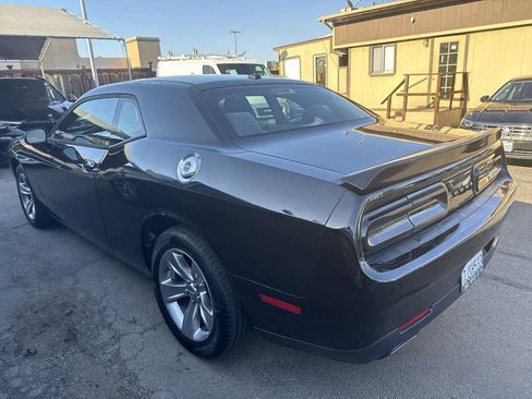 Used 2015 Dodge Challenger SXT RWD image 5