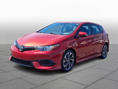 Used 2018 Toyota Corolla iM w/ All-Weather Mat Package FWD image 4