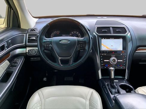 Used 2017 Ford Explorer Platinum AWD/4WD image 6