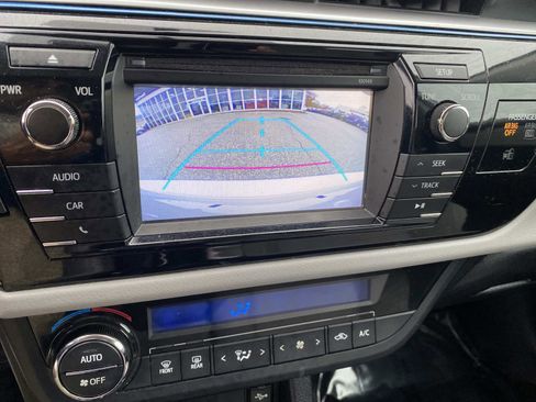 Used 2015 Toyota Corolla LE image 12