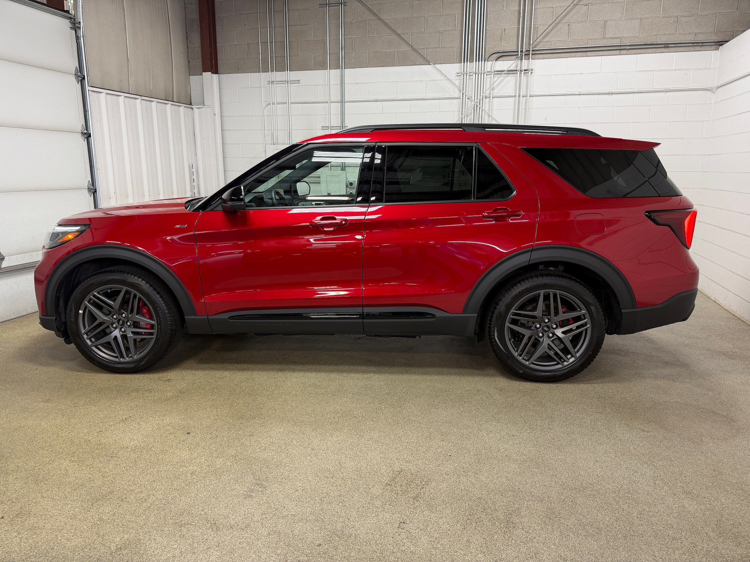 Used 2026 Ford Explorer ST-Line w/ ST-Line Street Pack AWD/4WD image 7