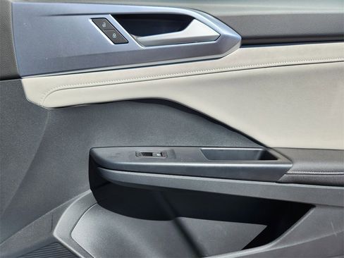 Used 2025 Volkswagen Taos SE image 20