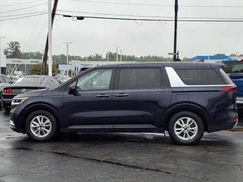 Certified 2024 Kia Carnival LX image 3