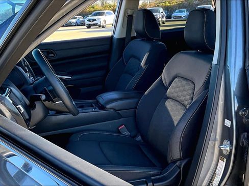 Used 2023 Nissan Pathfinder S image 7