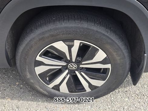 Used 2024 Volkswagen Atlas SE FWD image 12