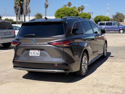 Used 2024 Toyota Sienna Platinum AWD/4WD image 10