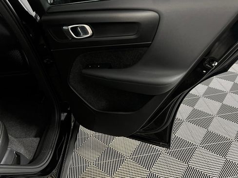 Used 2025 Volvo XC40 B5 Plus image 42