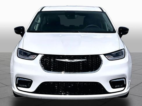 Used 2024 Chrysler Pacifica Limited FWD image 4
