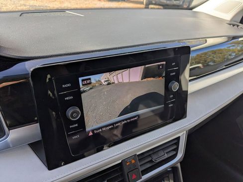 Used 2025 Volkswagen Taos SE image 22