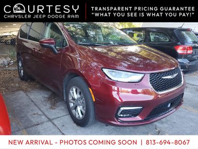 Used 2023 Chrysler Pacifica Touring-L