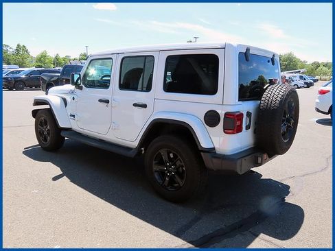 Used 2021 Jeep Wrangler Unlimited Sahara AWD/4WD image 5
