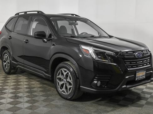 Used 2022 Subaru Forester Premium image 11