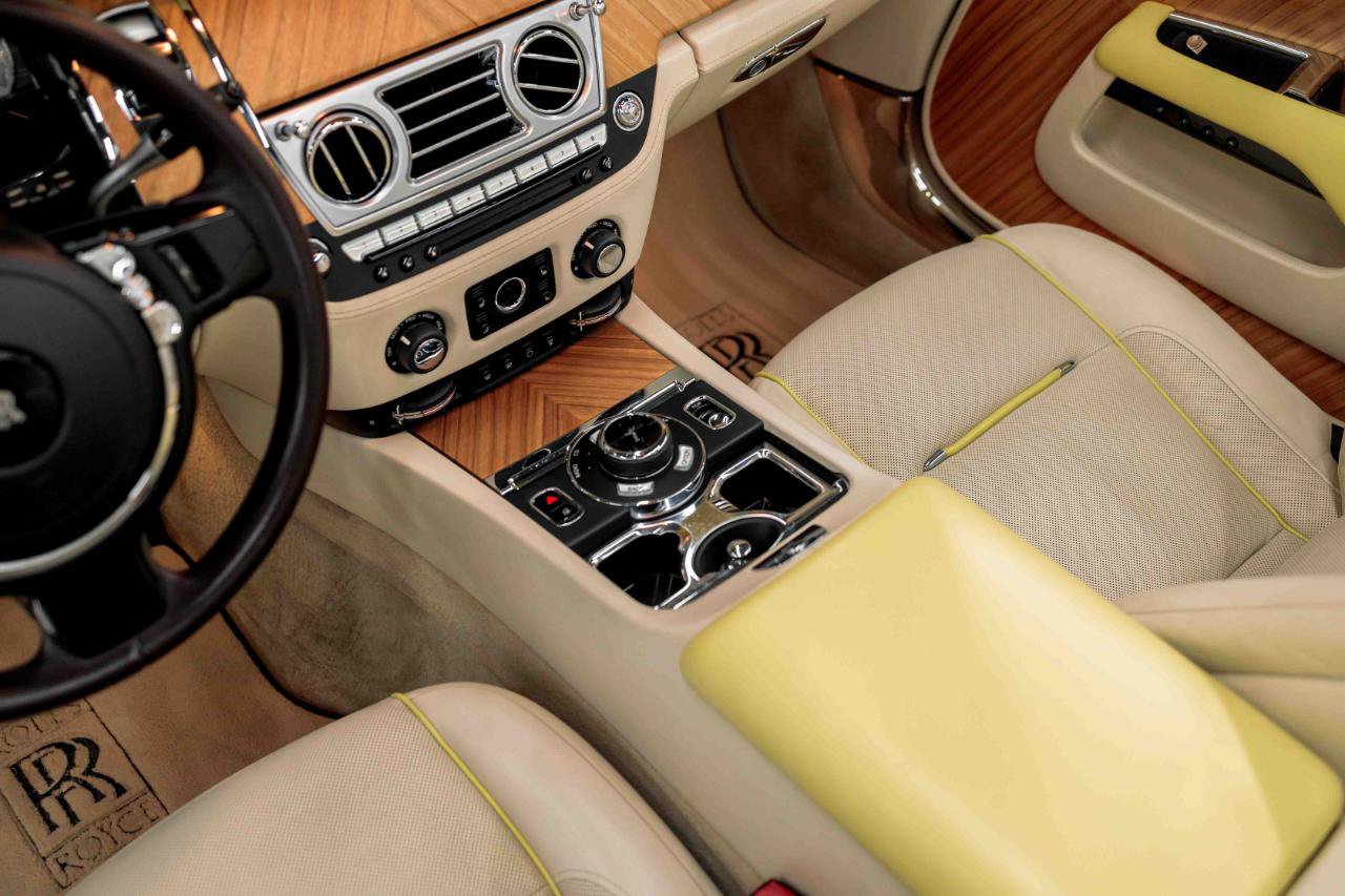 Used 2017 Rolls-Royce Dawn RWD image 96