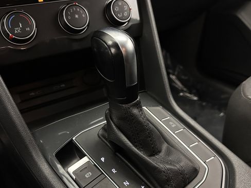 Used 2020 Volkswagen Tiguan S image 13