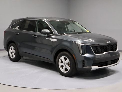 Used 2025 Kia Sorento LX FWD image 1