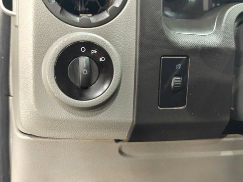 Used 2018 Ford E-350 and Econoline 350 Super Duty w/ Power Windows & Locks Group RWD image 9