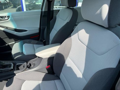 Used 2020 Hyundai Ioniq SE FWD image 10