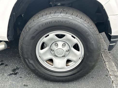 Used 2017 Toyota Tacoma SR image 12