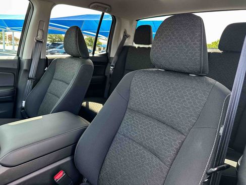 Used 2025 Honda Ridgeline Sport image 14