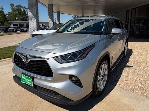 Used 2022 Toyota Highlander Limited image 5
