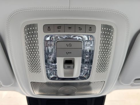 Used 2024 Mercedes-Benz Maybach GLS 600 4MATIC image 43