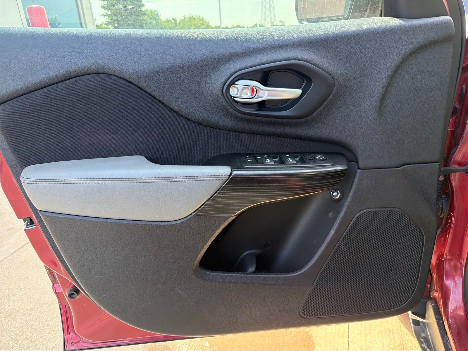 Used 2014 Jeep Cherokee Sport FWD image 11