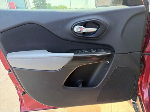 Used 2014 Jeep Cherokee Sport FWD image 11