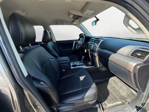 Used 2018 Toyota 4Runner SR5 AWD/4WD image 21