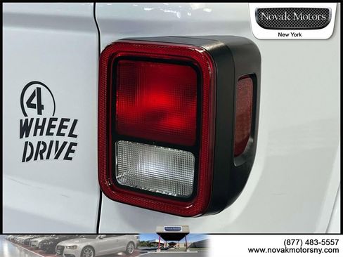 Used 2021 Jeep Gladiator Willys image 11