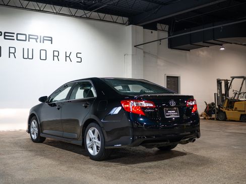 Used 2014 Toyota Camry SE image 8