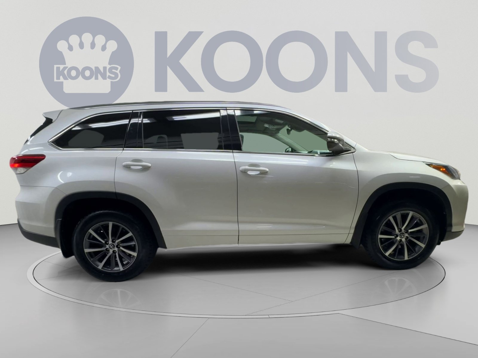 Used 2018 Toyota Highlander XLE AWD/4WD image 12