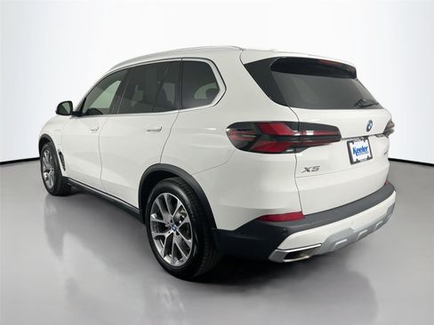 Used 2025 BMW X5 xDrive50e w/ Premium Package image 4