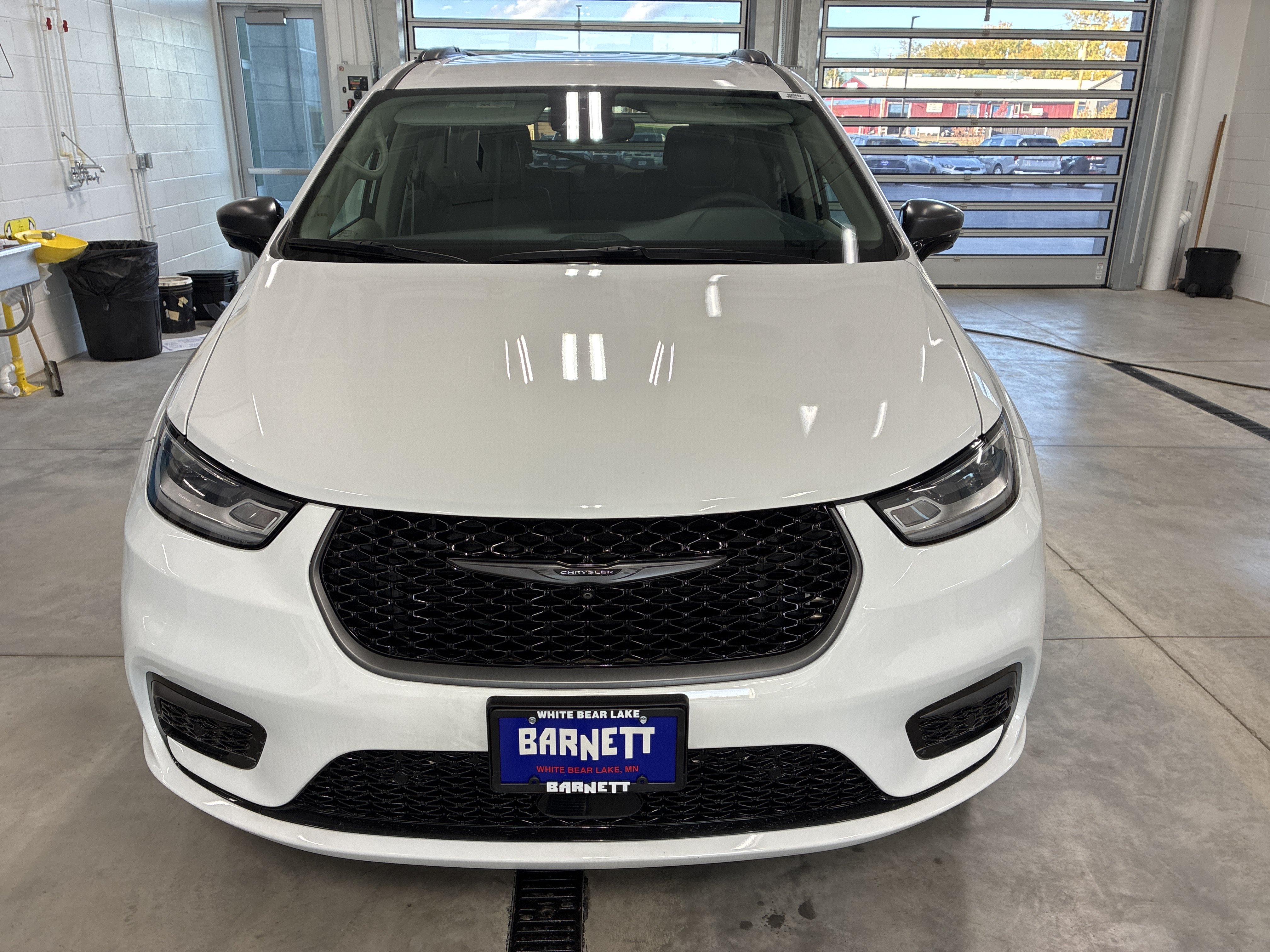 Certified 2024 Chrysler Pacifica Touring-L w/ Uconnect Theater Family Group AWD/4WD image 7