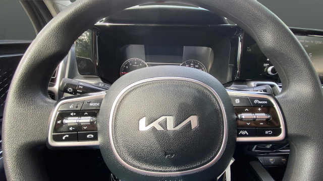 Used 2023 Kia Sorento LX AWD/4WD image 26