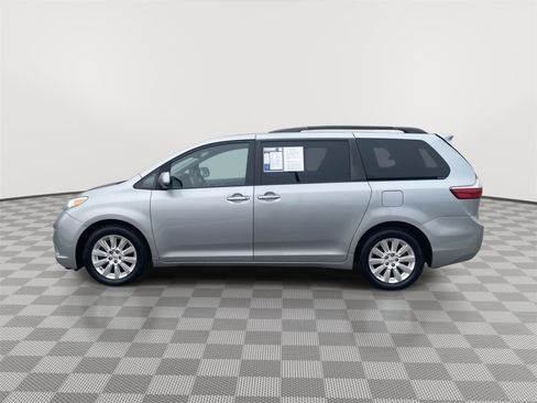 Used 2015 Toyota Sienna XLE Premium image 4