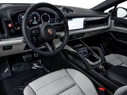 New 2026 Porsche Cayenne S image 4
