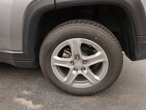 Certified 2024 Jeep Compass Latitude image 10